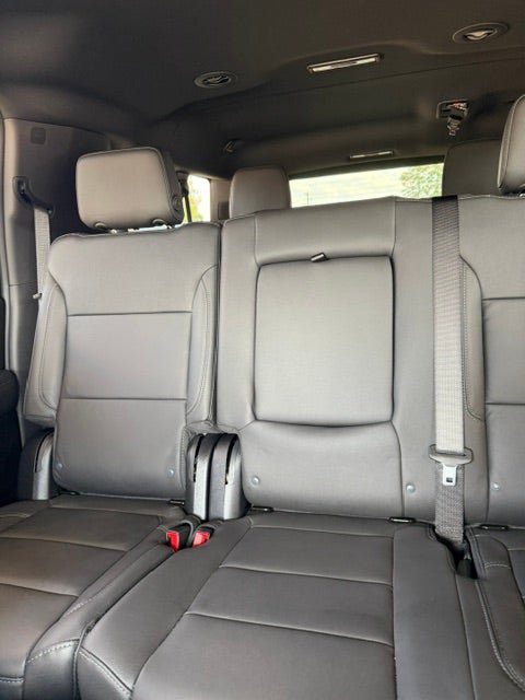 Used 2025 Chevrolet Suburban LT RWD image 16