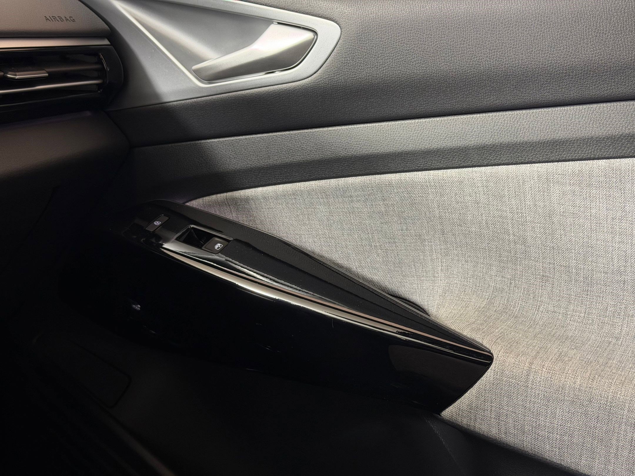 Used 2025 Volkswagen ID.4 Pro image 23