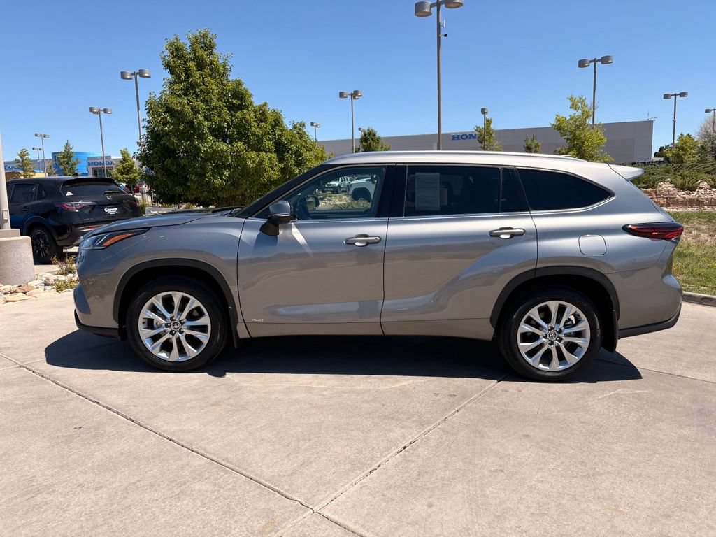 Used 2026 Toyota Highlander Limited AWD/4WD image 4