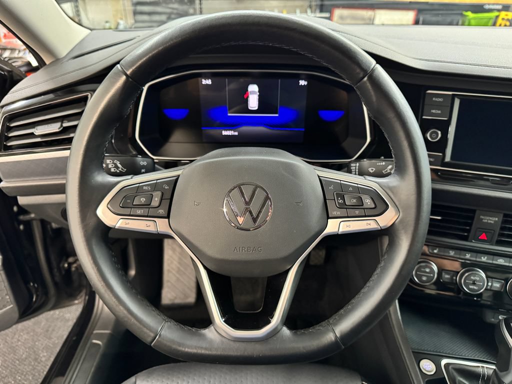 Used 2024 Volkswagen Jetta SE FWD image 18