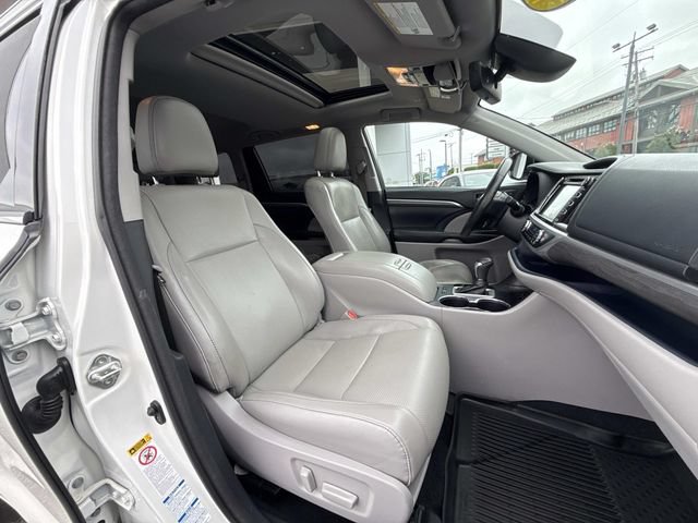 Used 2018 Toyota Highlander Limited AWD/4WD image 38