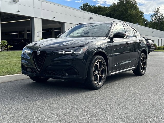 New 2025 Alfa Romeo Stelvio Sprint image 1