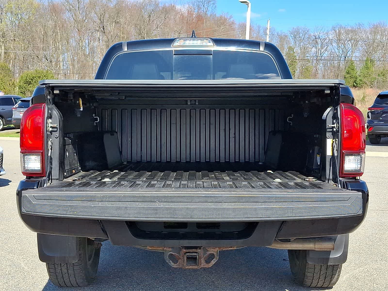 Used 2018 Toyota Tacoma TRD Sport AWD/4WD image 32