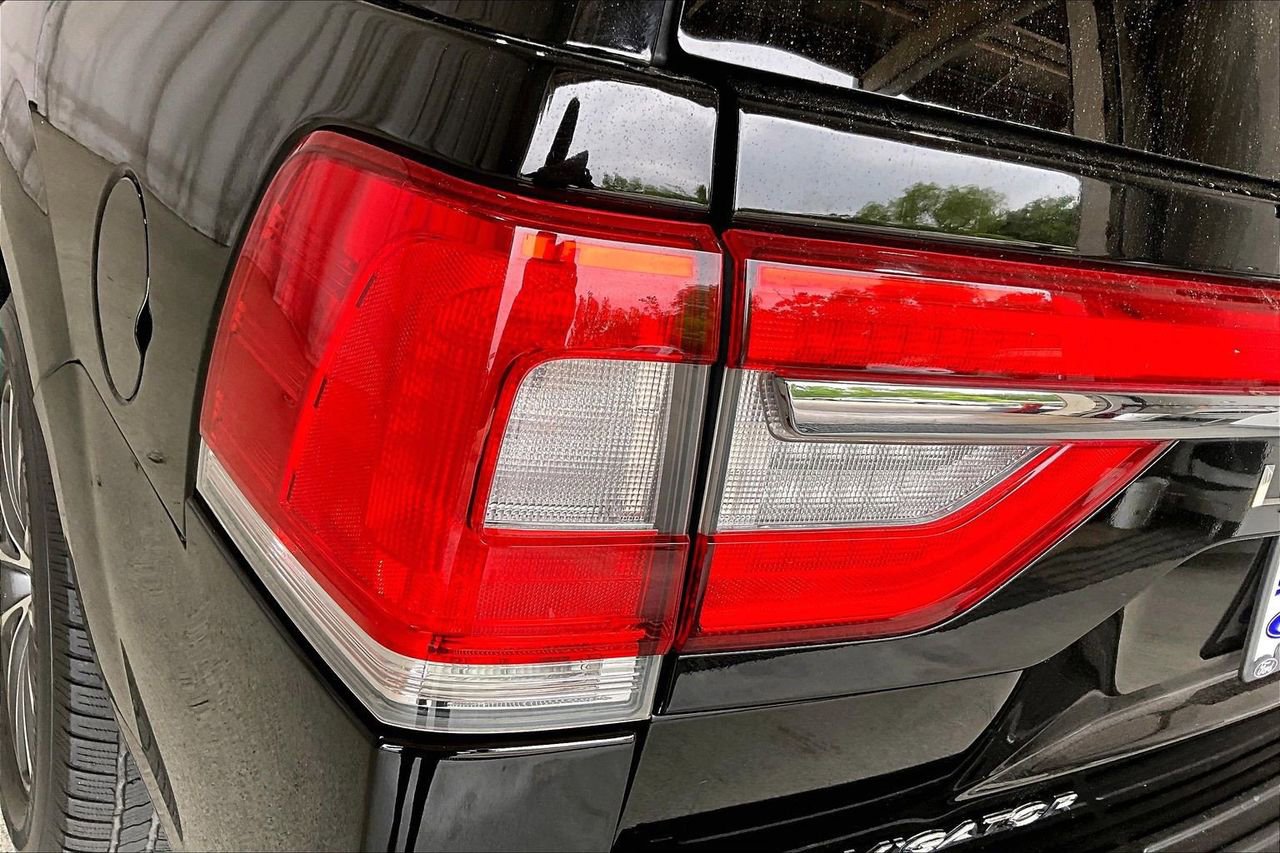 Used 2017 Lincoln Navigator Select RWD image 13