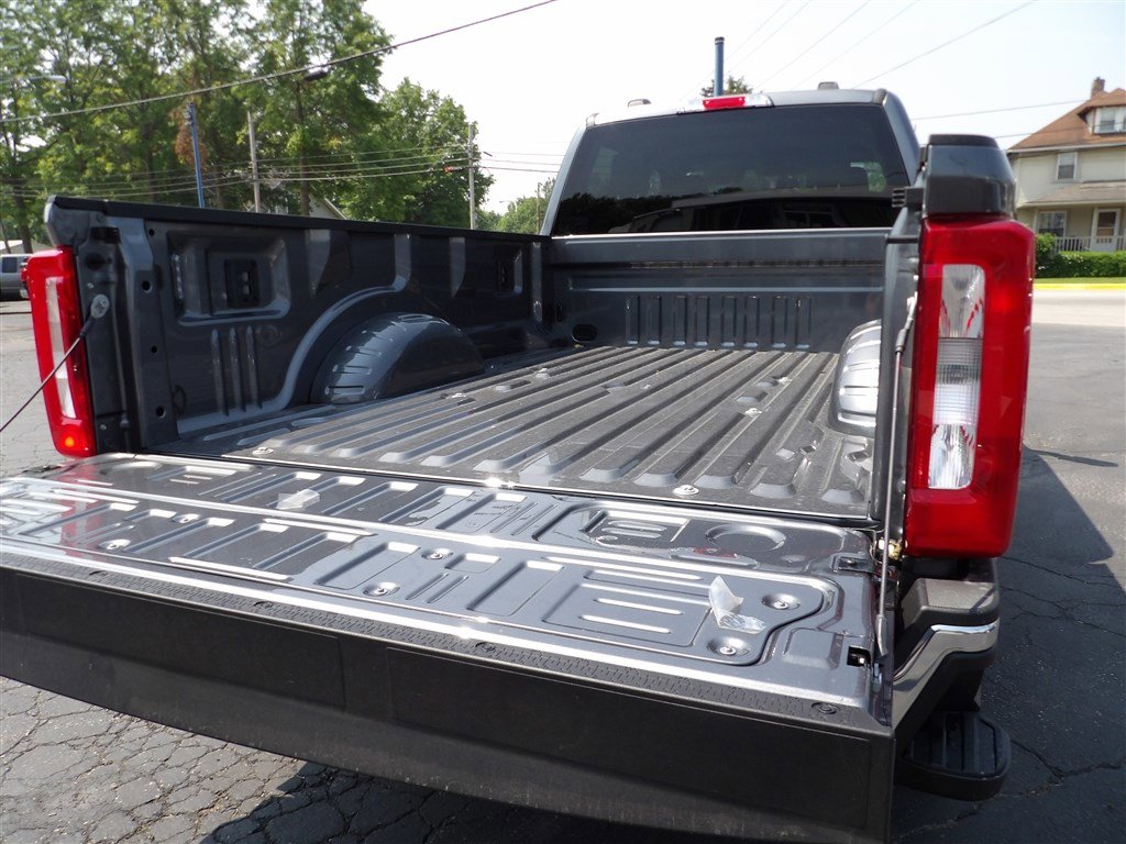 New 2025 Ford F350 XLT w/ FX4 Off-Road Package image 9