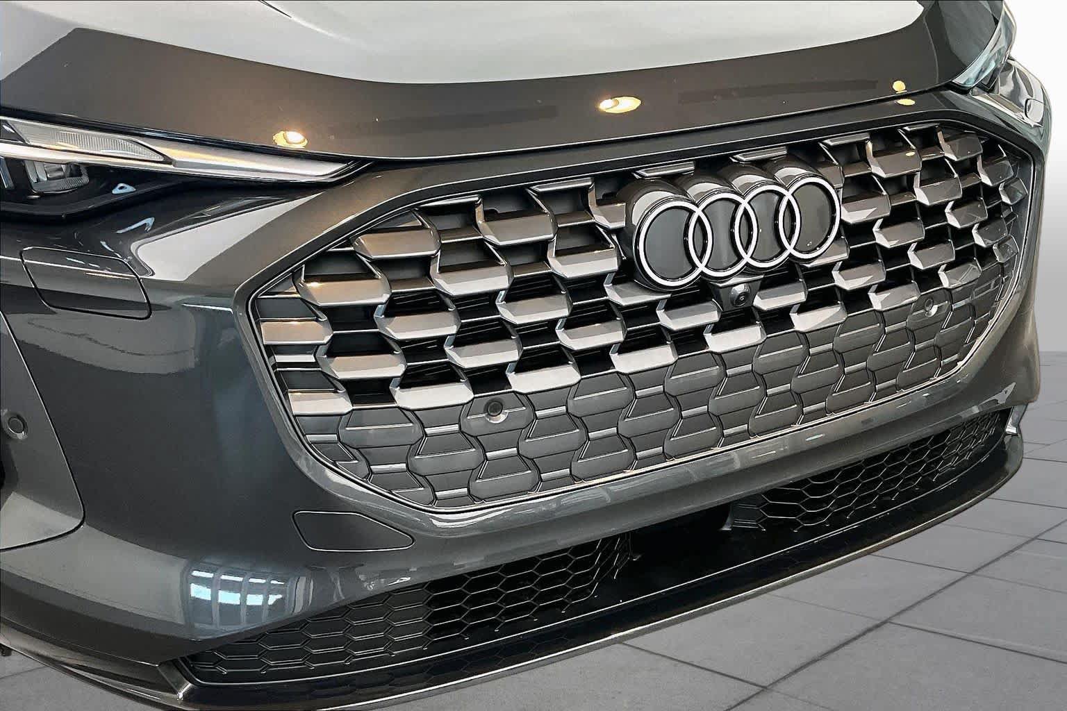 Certified 2025 Audi Q5 Premium w/ Convenience Package AWD/4WD image 32