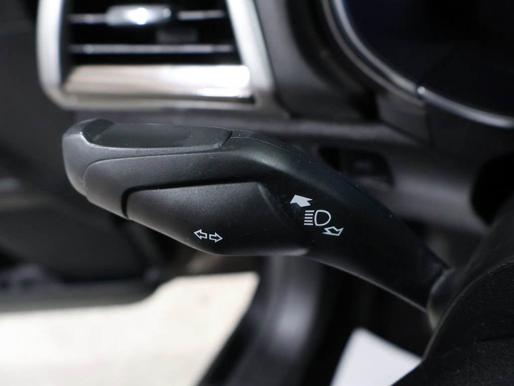 Used 2017 Ford Fusion SE w/ Fusion SE Technology Package image 38