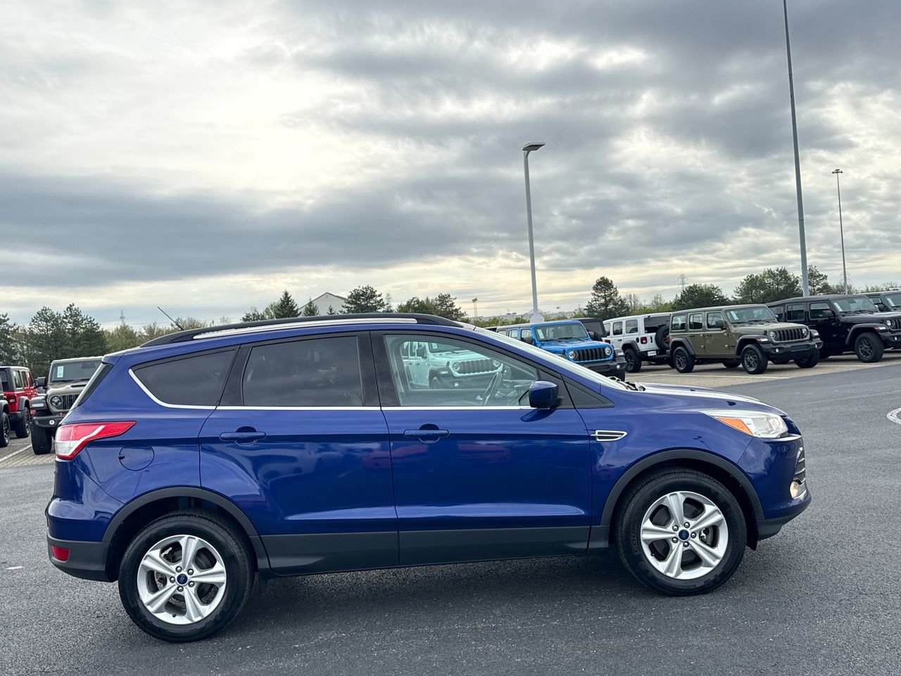 Used 2014 Ford Escape SE w/ Equipment Group 201A image 2