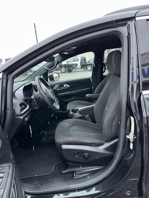 Used 2022 Chrysler Pacifica Touring image 29