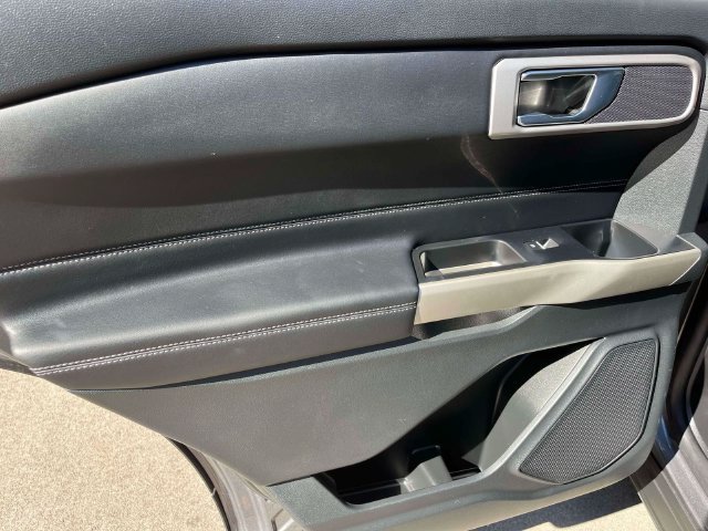 Used 2023 Ford Explorer XLT RWD image 17