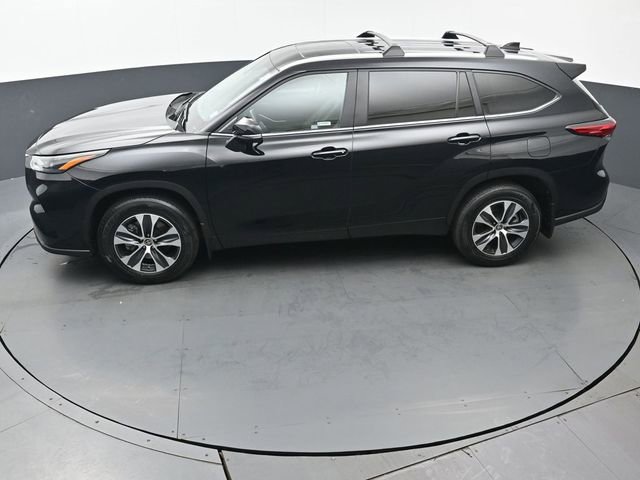 Certified 2023 Toyota Highlander XLE image 44