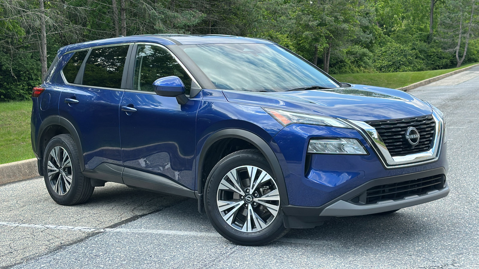 Certified 2023 Nissan Rogue SV AWD/4WD image 1