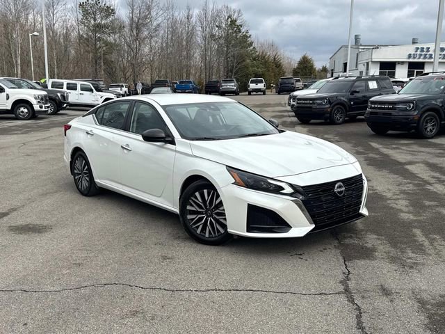 Used 2024 Nissan Altima 2.5 SV image 2