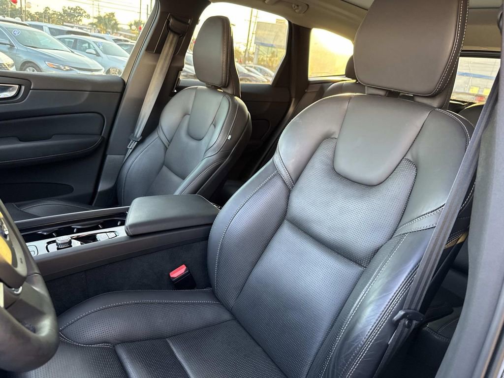Used 2023 Volvo XC60 B5 Ultimate w/ Protection Package Premier image 17