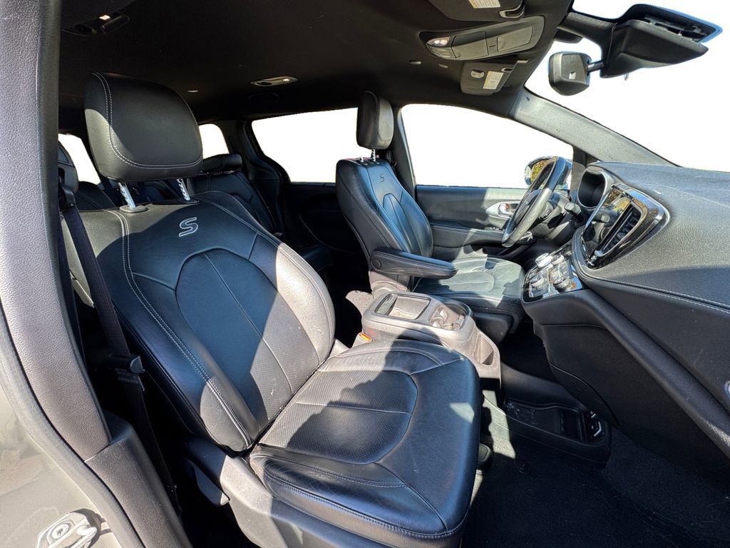 Used 2021 Chrysler Pacifica Touring-L w/ S Appearance Package image 17