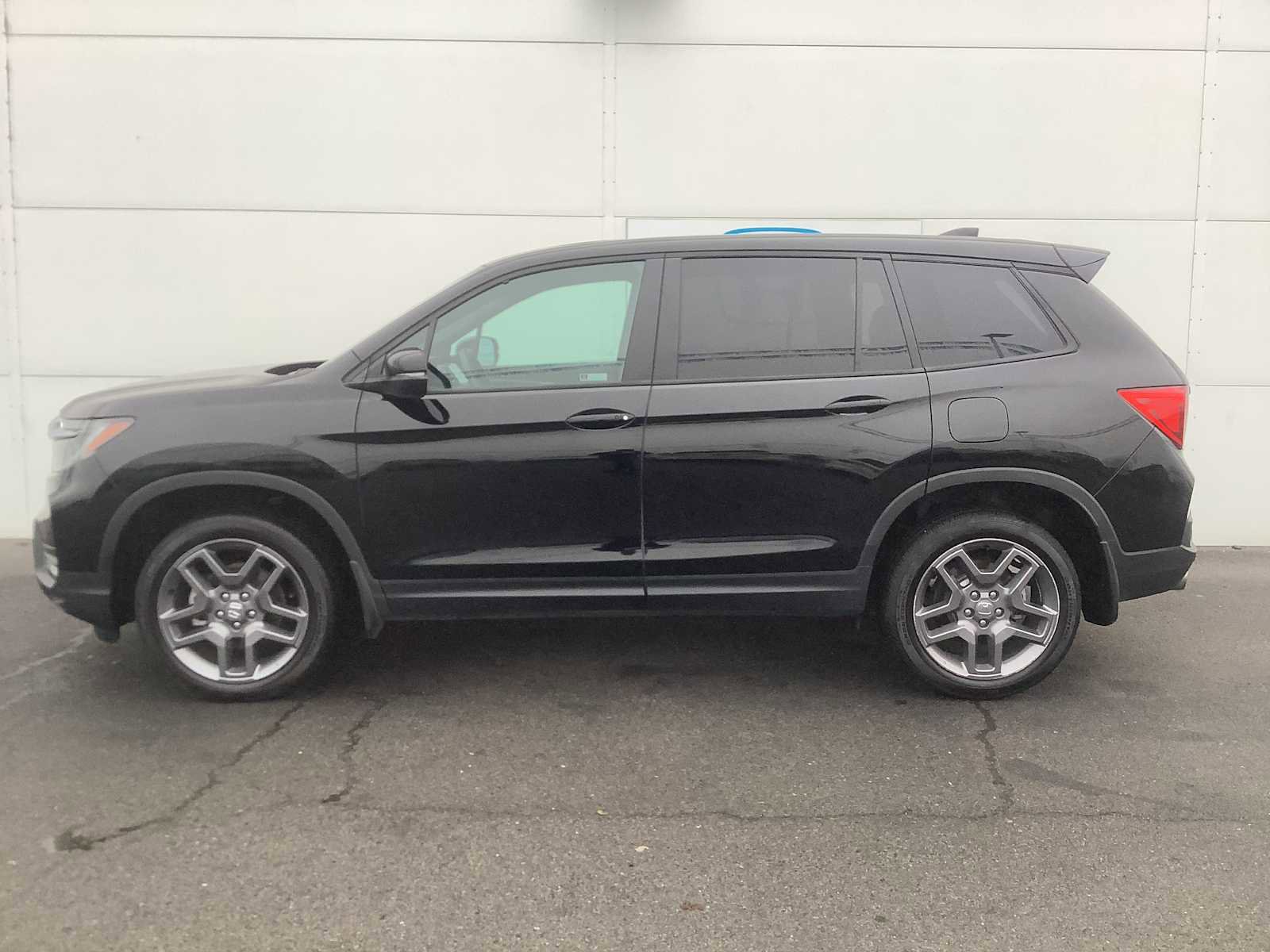 Certified 2023 Honda Passport EX-L image 2