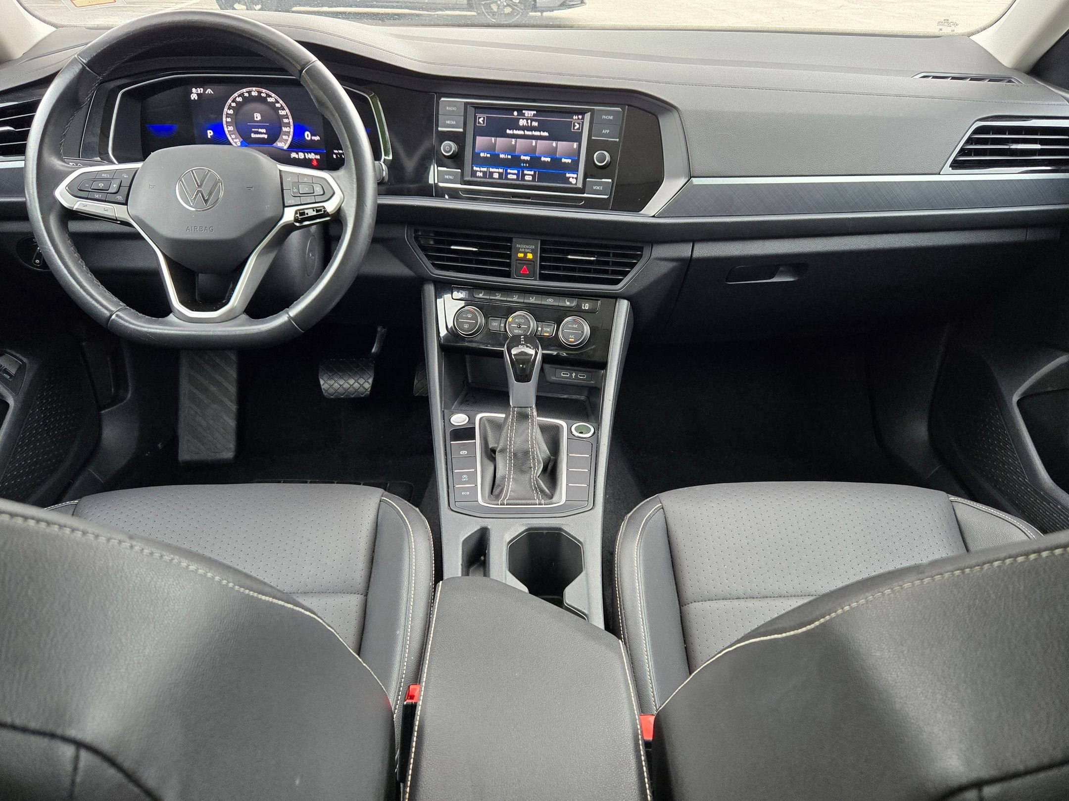 Used 2024 Volkswagen Jetta SE FWD image 16