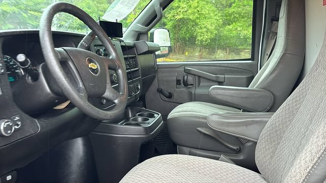 Used 2017 Chevrolet Express 3500 RWD image 21
