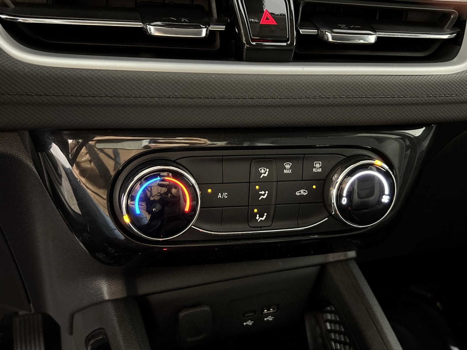 Used 2025 Chevrolet TrailBlazer LT AWD/4WD image 22