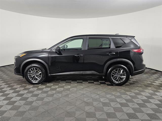 Used 2024 Nissan Rogue S image 8
