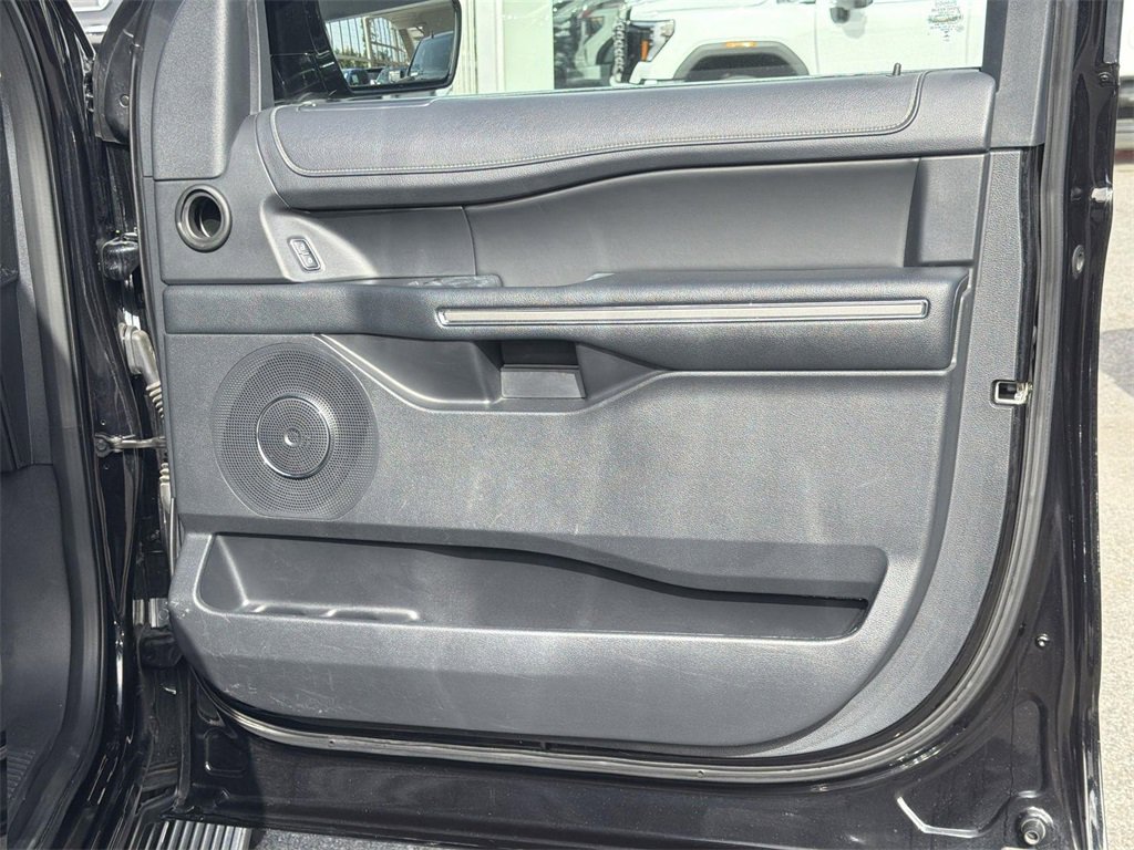 Used 2024 Ford Expedition XLT image 31