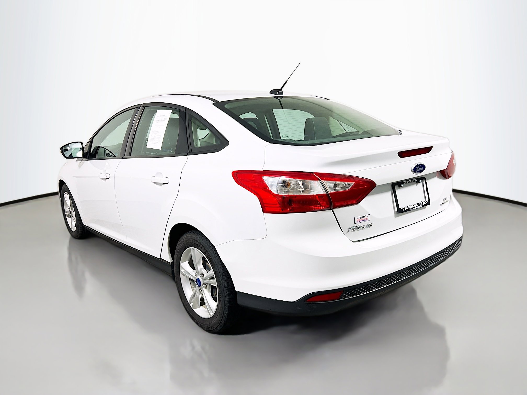 Used 2013 Ford Focus SE w/ SE Winter Pkg image 8