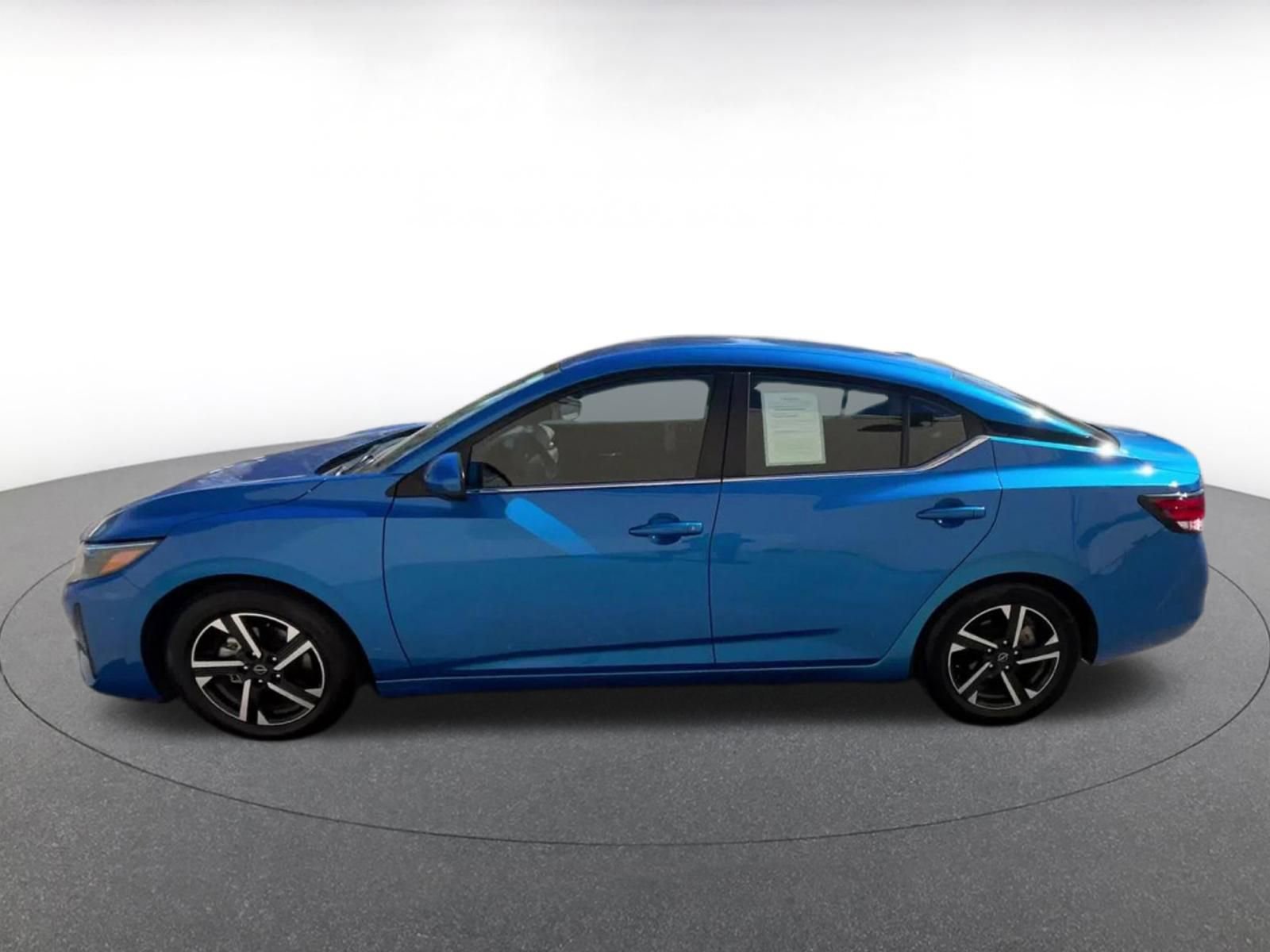 Used 2025 Nissan Sentra SV FWD image 9