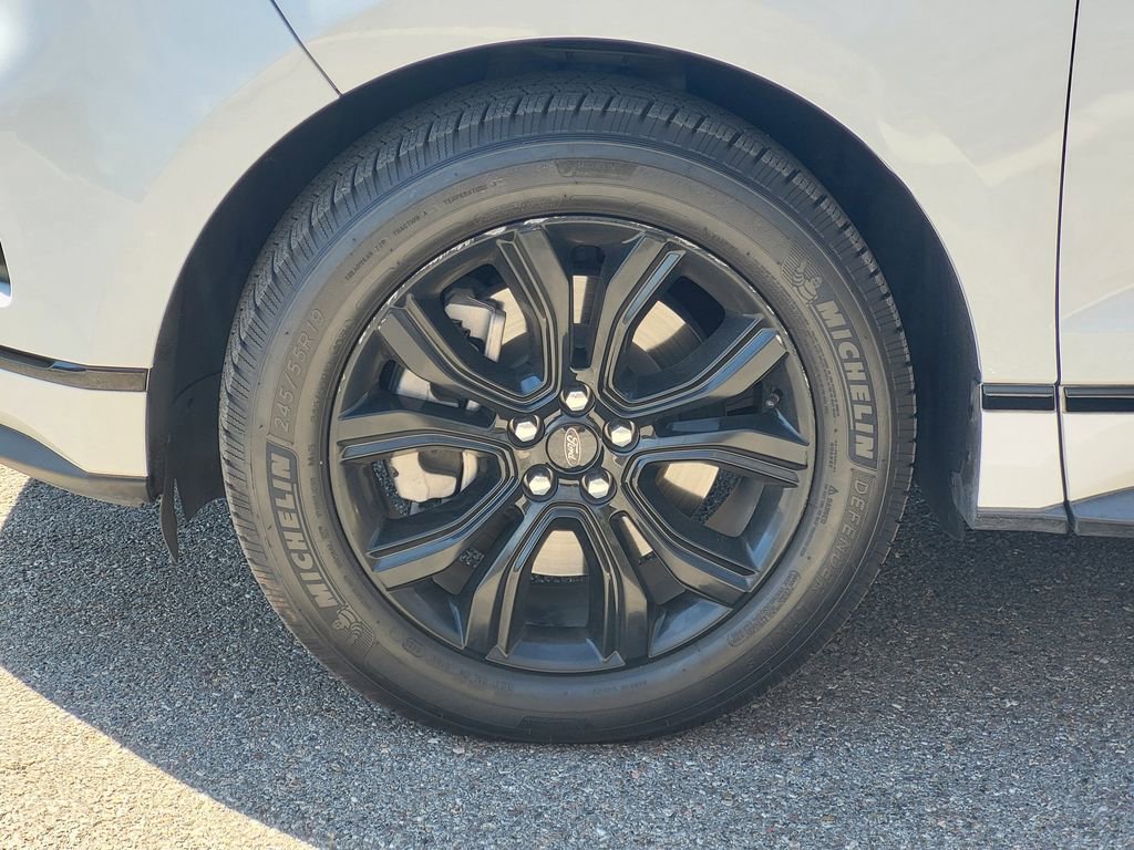 Used 2022 Ford Edge SE w/ Black Appearance Package image 9