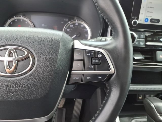 Used 2023 Toyota Highlander LE FWD image 25