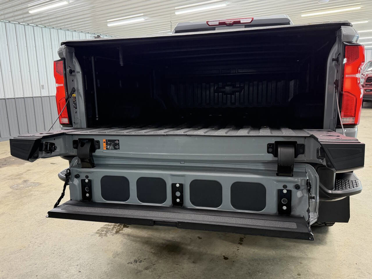 Used 2025 Chevrolet Silverado 2500 ZR2 w/ Technology Package image 11