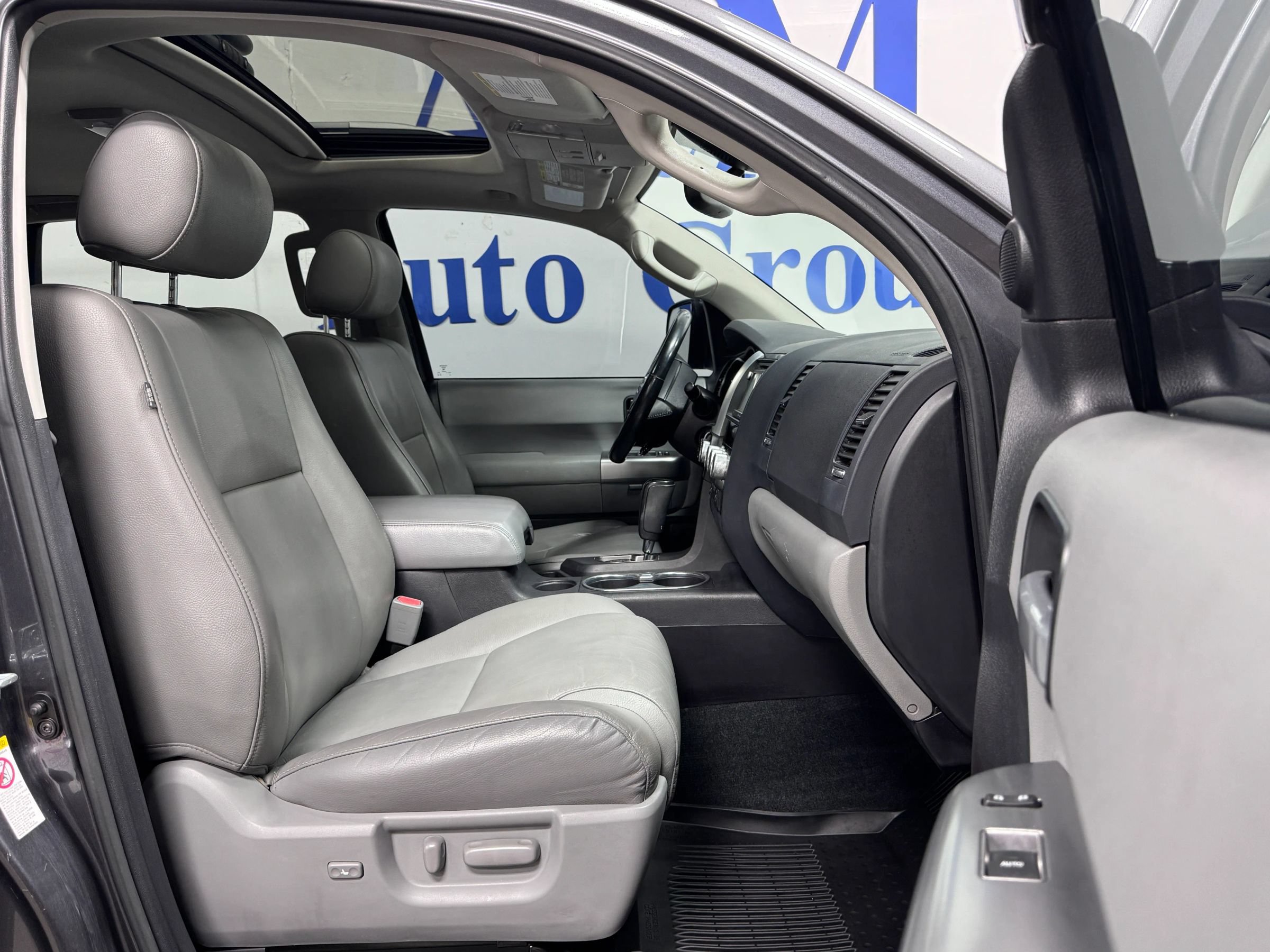Used 2018 Toyota Sequoia Limited w/ Safety & Convenience Package AWD/4WD image 8
