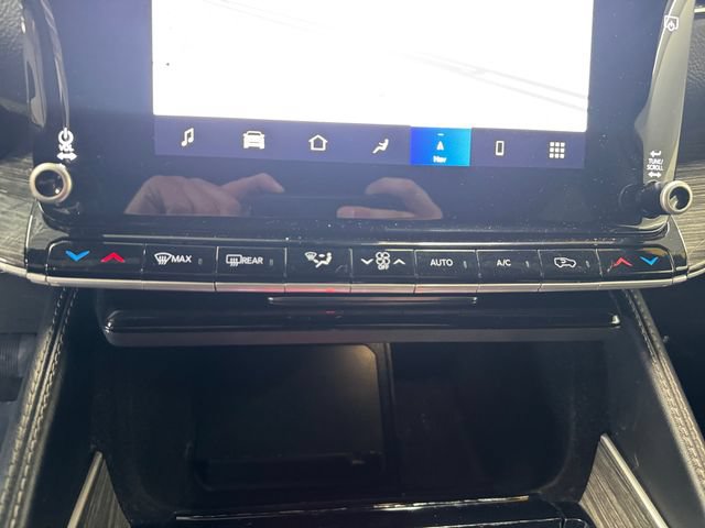 Used 2022 Jeep Wagoneer Series III AWD/4WD image 3