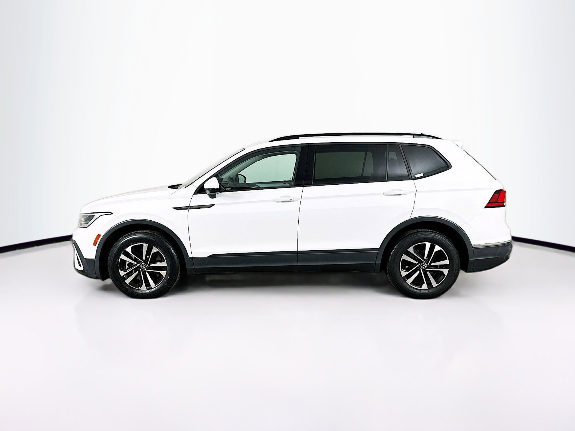 Used 2023 Volkswagen Tiguan S image 4
