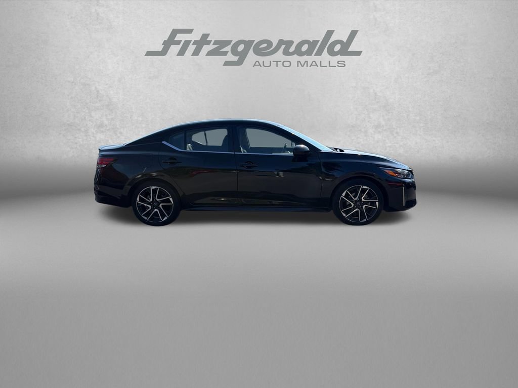 Used 2025 Nissan Sentra SR FWD image 9