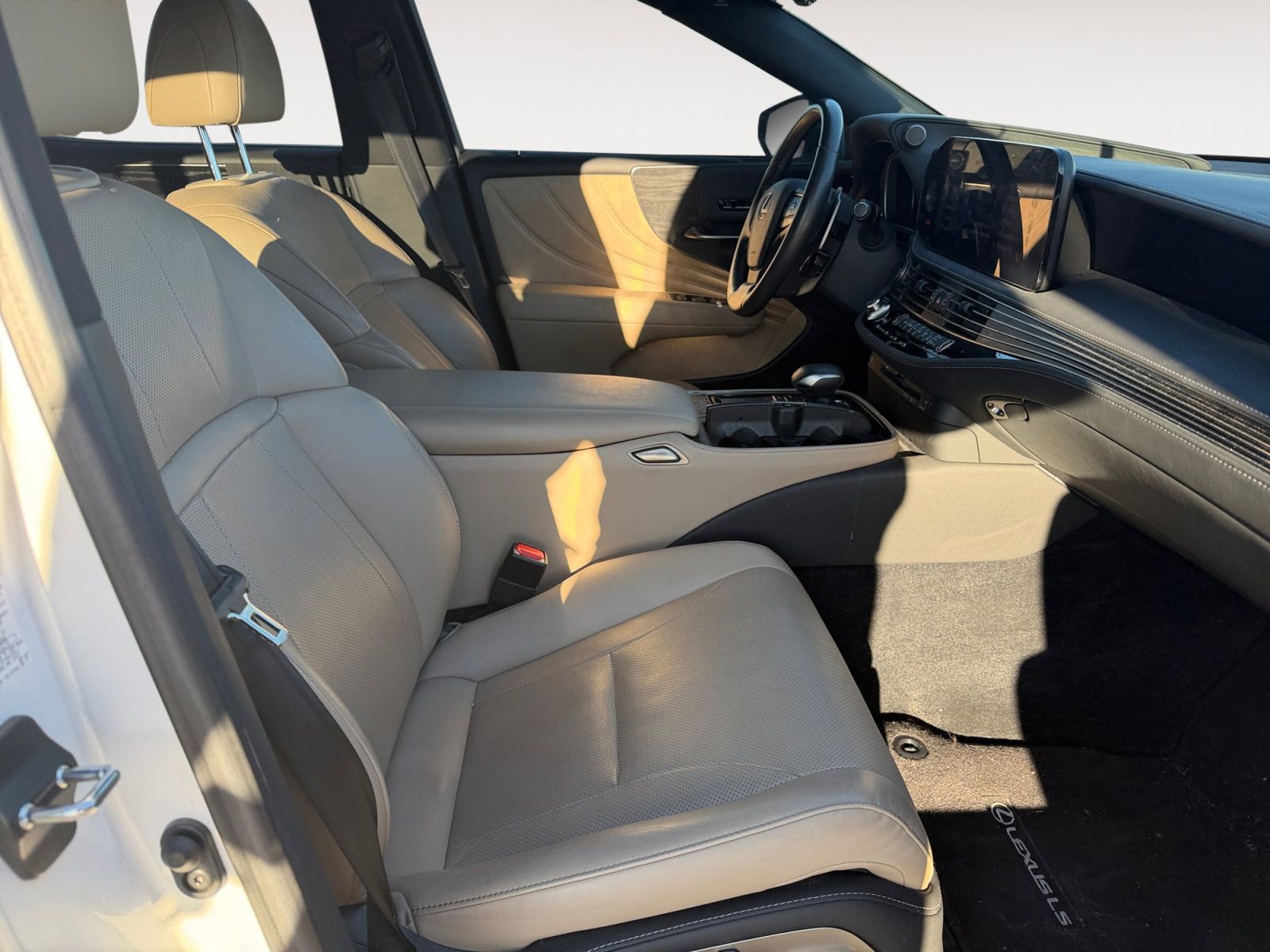 Used 2022 Lexus LS 500 image 15