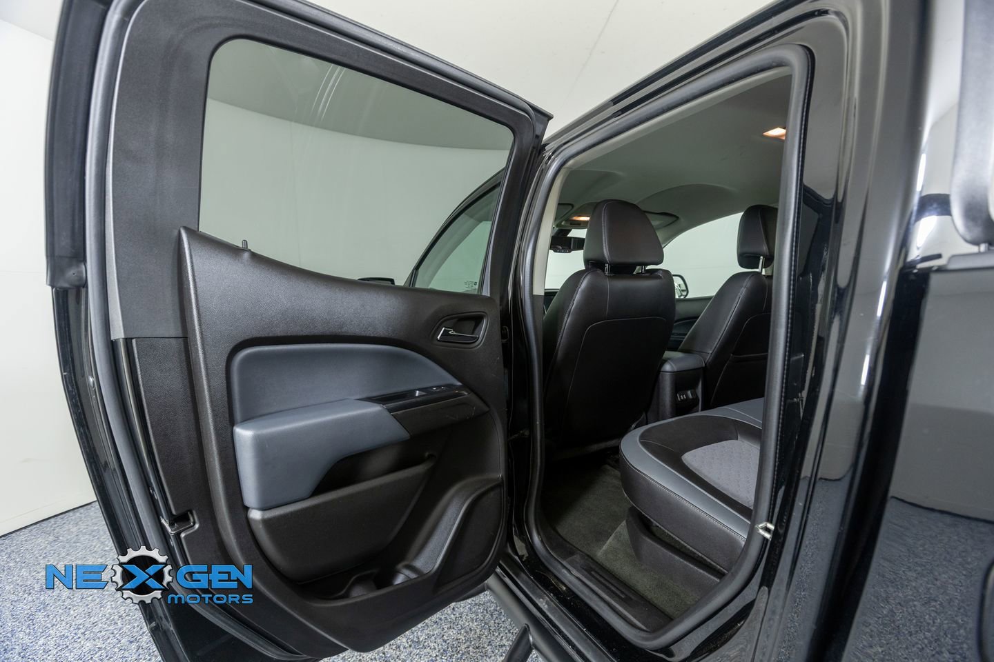 Used 2017 Chevrolet Colorado Z71 AWD/4WD image 25