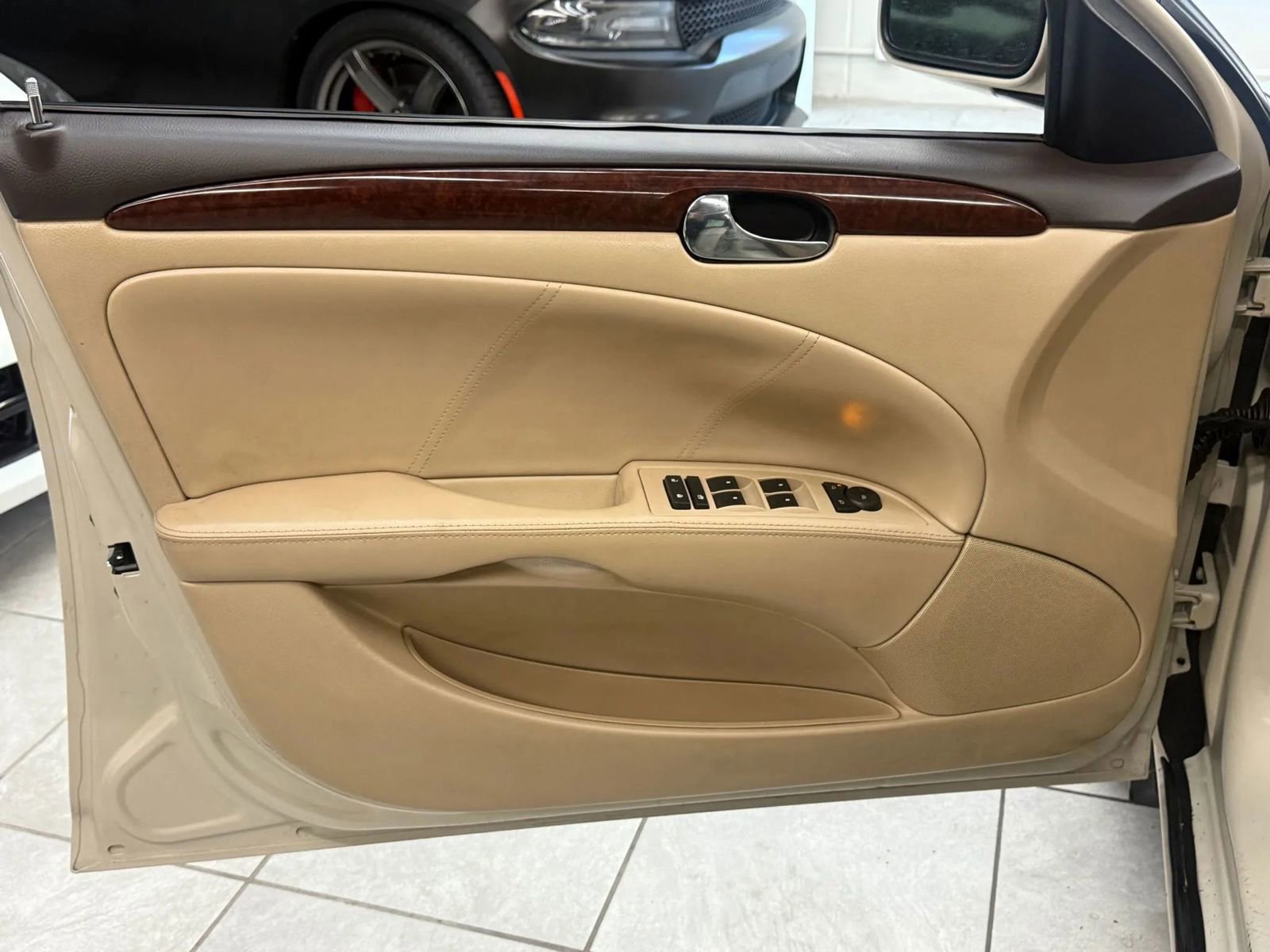 Used 2011 Buick Lucerne CX image 16