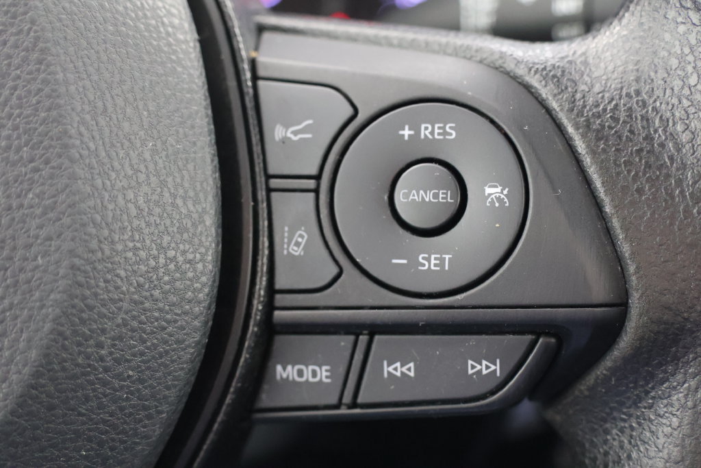 Used 2022 Toyota RAV4 LE AWD/4WD image 12