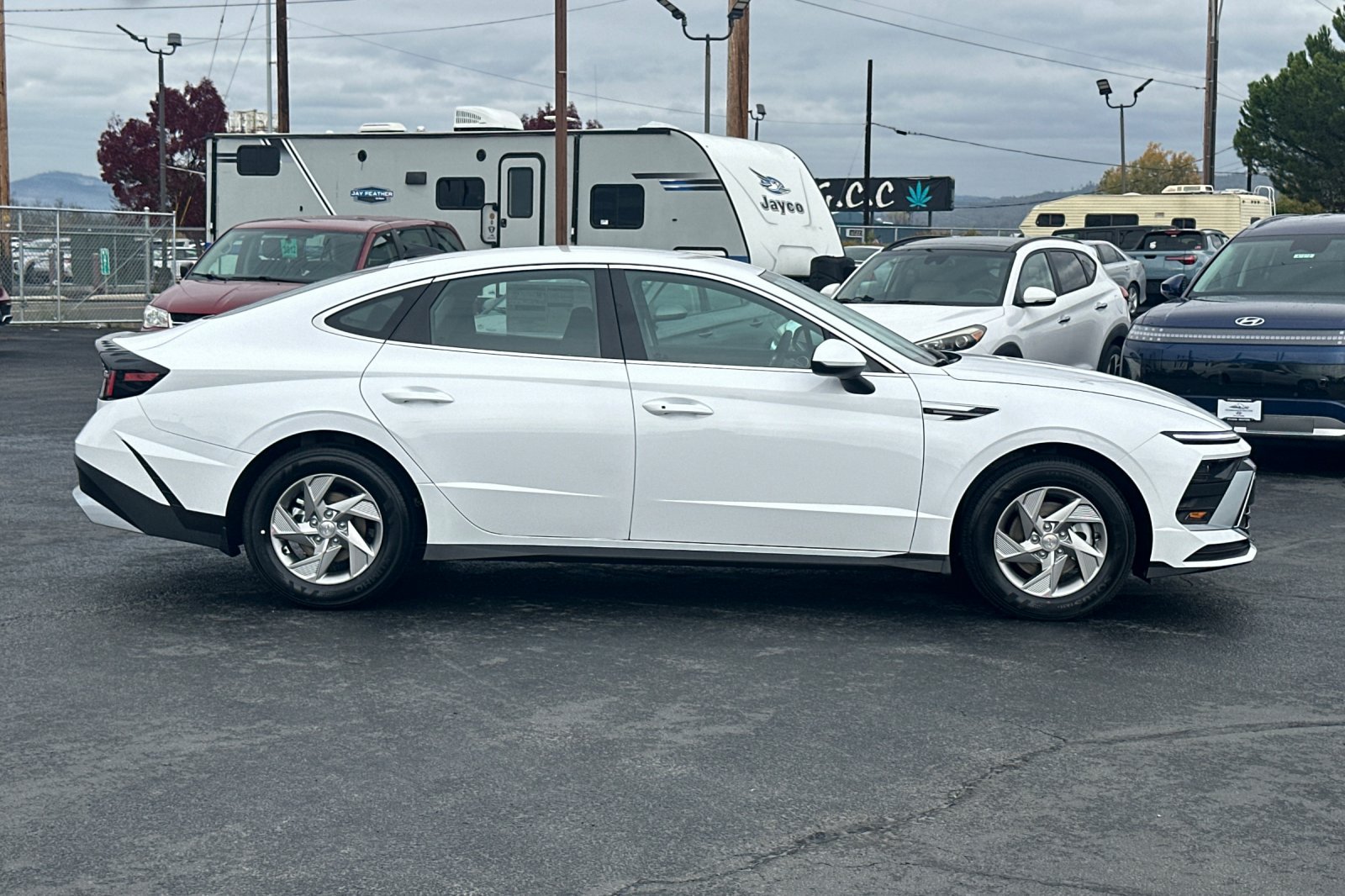 New 2026 Hyundai Sonata SE FWD image 3