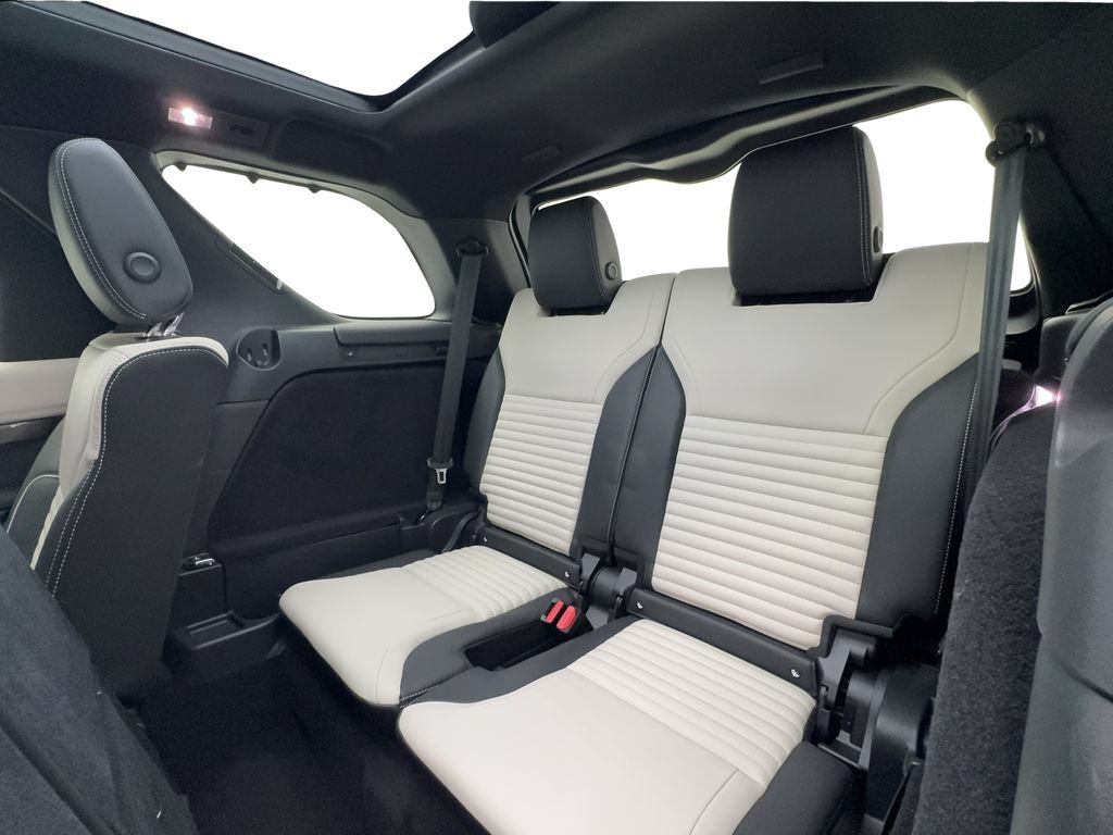Used 2023 Land Rover Discovery Metropolitan Edition AWD/4WD image 26
