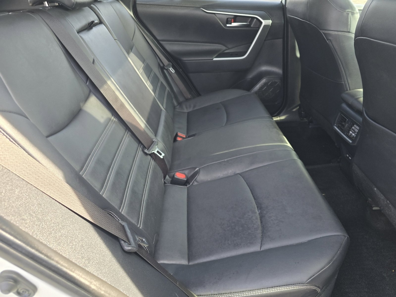 Used 2022 Toyota RAV4 XLE Premium image 21