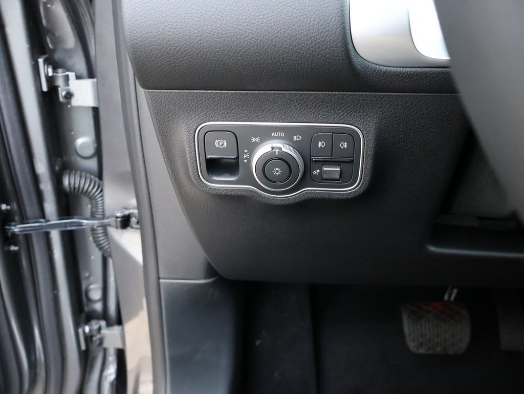 New 2026 Mercedes-Benz GLB 250 4MATIC image 37