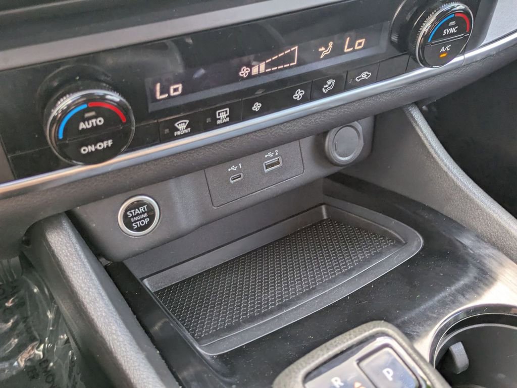 Used 2023 Nissan Rogue SV image 23