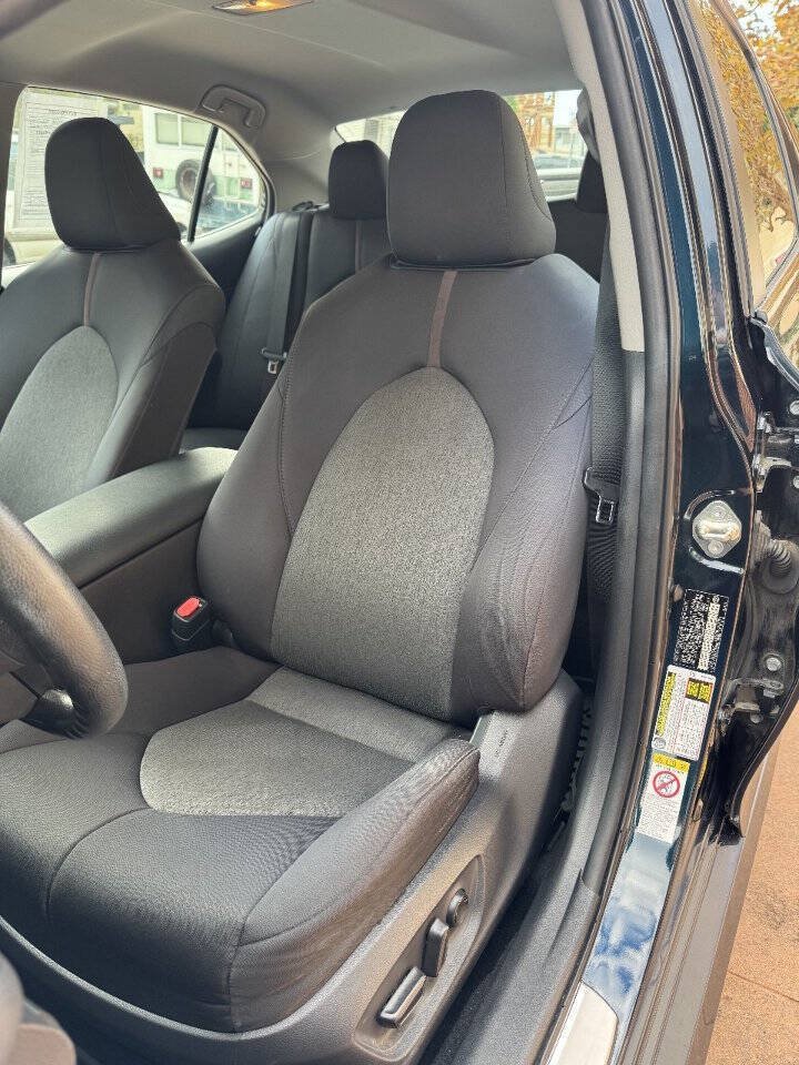 Used 2018 Toyota Camry LE FWD image 10