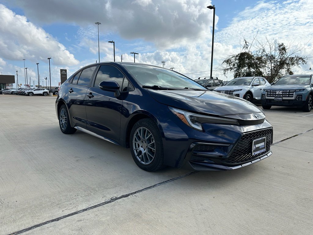 Used 2024 Toyota Corolla SE image 3