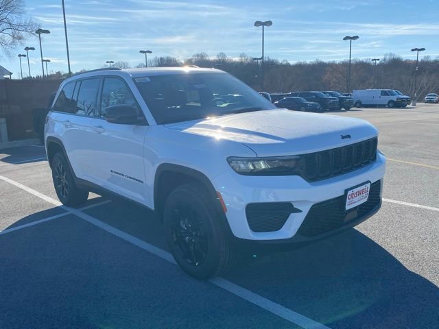 New 2025 Jeep Grand Cherokee Altitude AWD/4WD image 2