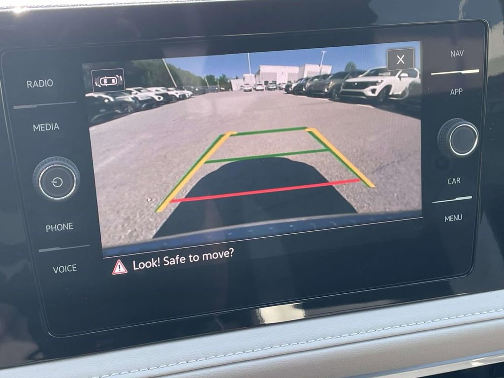 Used 2025 Volkswagen Taos SEL AWD/4WD image 25