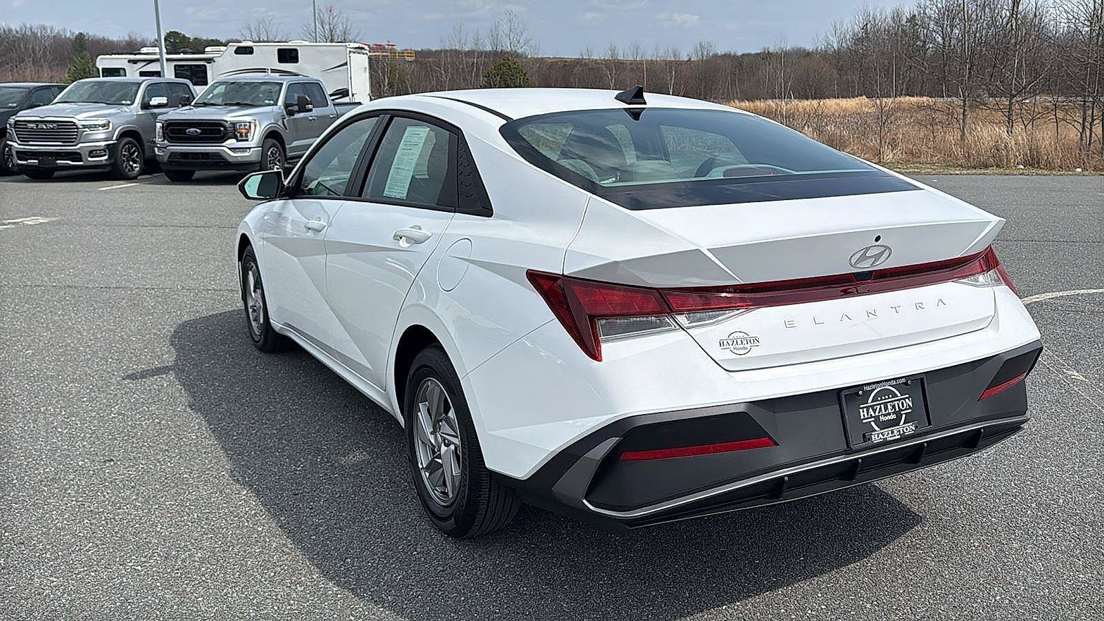 Used 2026 Hyundai Elantra SE FWD image 9