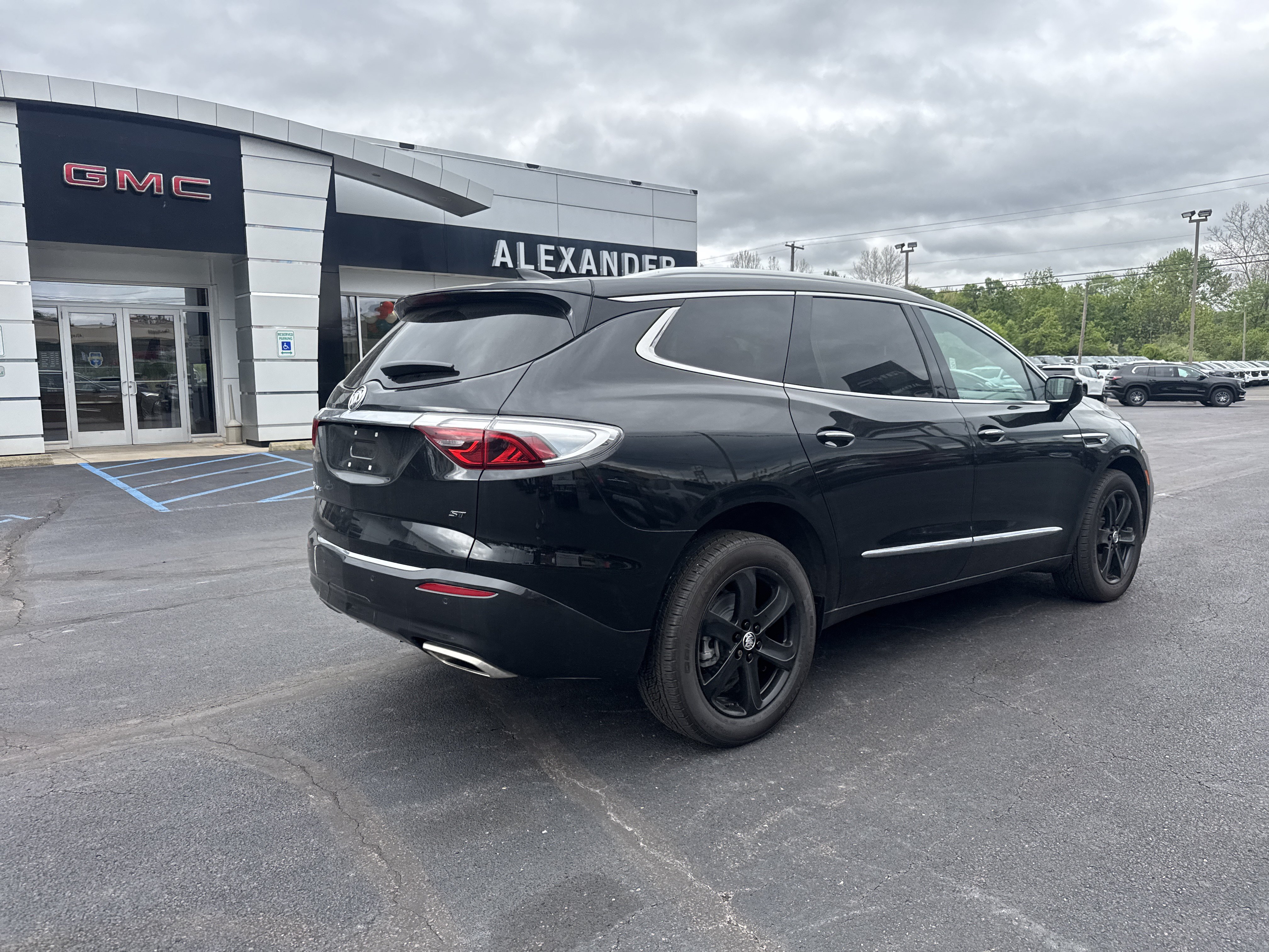 Used 2024 Buick Enclave Essence w/ Experience Buick Package AWD/4WD image 3