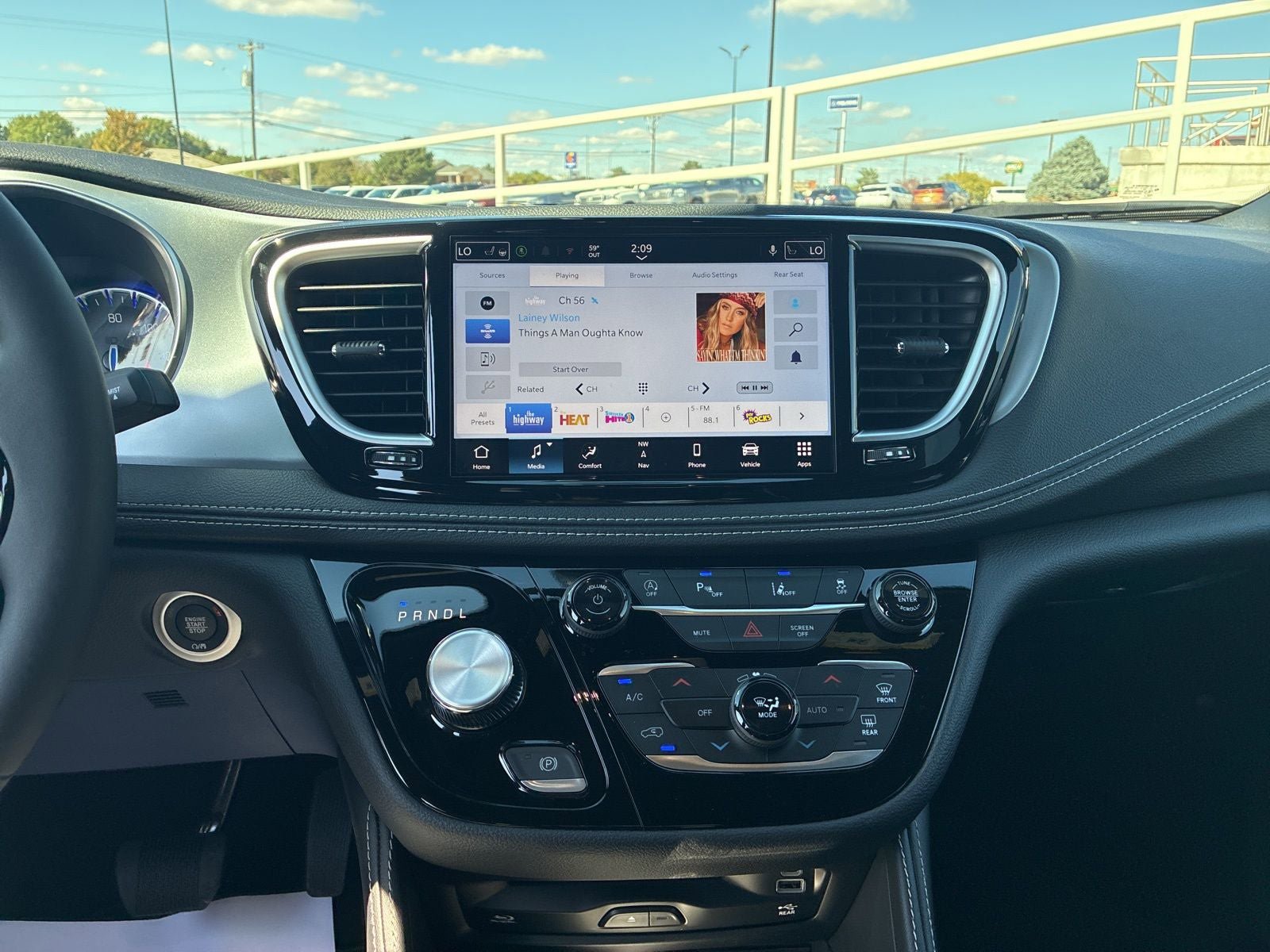 New 2026 Chrysler Pacifica Limited w/ Uconnect Theater Family Group image 16